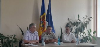 Oleg Serebrian a mers în comuna Fârlădeni și a discutat cu reprezentanții APL, consilieri locali, cadre didactice, medicale și locuitorii comunei