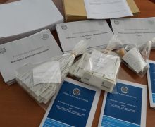 (FOTO) Materialele pentru votul prin corespondență au fost transmise MAE pentru expedierea acestora