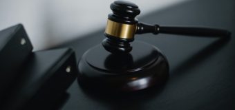 Doi magistrați de la Judecăroria Chișinău și unul de la Curtea de Apel Chișinau deferiți justiției