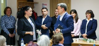 Dorin Recean, la Glodeni, a discutat cu un grup de persoane în etate, a vizitat gimnaziul din Limbenii Noi și a vizitat filiala companiei Quality Hub