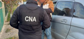 Promiteau moldovenilor intrarea în zona Schengen, chiar dacă aveau termenul de ședere depășit. Trei persoane sunt cercetate de CNA