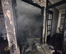 Trei persoane au fost evacuate dintr-un bloc de locuit în urma unui incendiu izbucnit în capitală