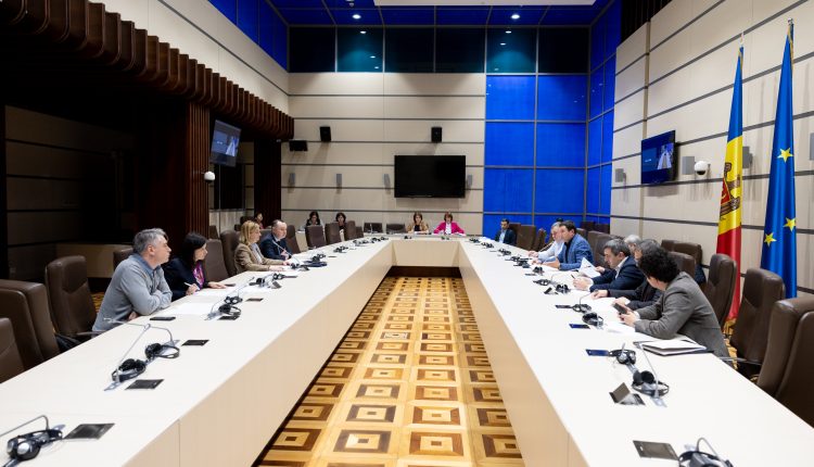 Parlamentul urmează să examineze proiectul bugetului de stat pentru anul viitor