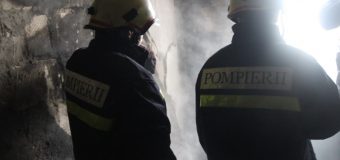 Un bărbat a suferit arsuri în timp ce încerca să lichideze un incendiu în propria locuință