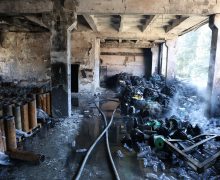 Incendiu în Capitală. Un depozit cu saci de plastic a luat foc