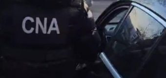 Doi bărbați au pretins o mită de peste jumătate de milion de lei pentru influențarea unei decizii de judecată
