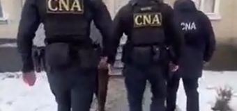 Avocat din Hîncești, reținut de CNA și procurorii mun. Chișinău pentru pretinderea unei mite de 16 500 de euro