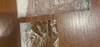 Cocaină depistată la doi pasageri de pe o cursă aeriană