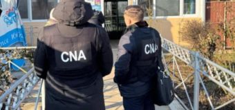 Ofițerii CNA efectuează percheziții la membrul unui partid politic, la Cahul, într-un dosar de corupere electorală