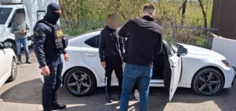 Doi polițiști și un intermediar, reținuți de CNA pentru o mită de 60 000 de lei în schimbul mușamalizării unui caz de conducere a mijlocului de transport în stare de ebrietate