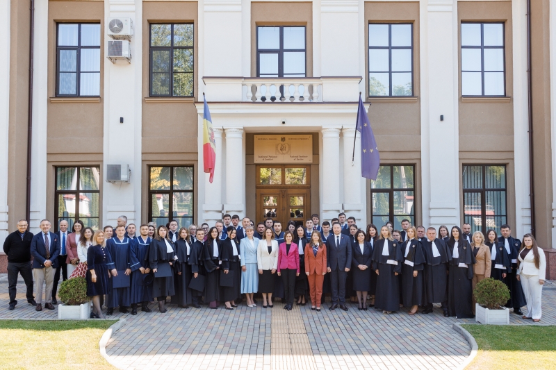 Maia Sandu i-a felicitat pe absolvenții Institutului Național al Justiției și i-a încurajat să rămână corecți în activitatea lor