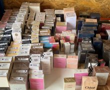 Vama: Lot comercial de parfumuri, tăinuit cu intenția de transportare ilicită