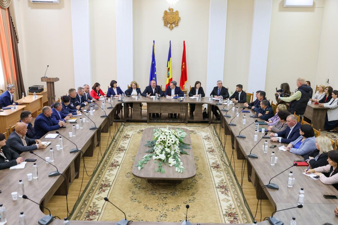 Premierul, la Hîncești, a discutat despre proiectele guvernamentale și Planul de creștere pentru Moldova