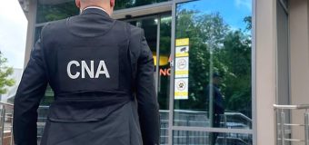 Doi reprezentanți ai unei companii turistice și ai unei instituții medicale private din mun. Chișinău, cercetați de CNA pentru mită