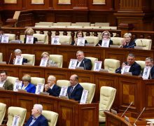 (FOTO) BCS cu portrete ai eroilor de război la ședința Parlamentului