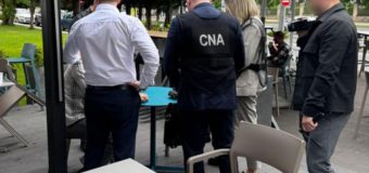 Permis de conducere contra 1200 de euro. CNA și procurorii au reținut un locuitor al capitalei în flagrant