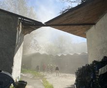 Un local din centrul Capitalei a fost cuprins de flăcări
