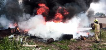 Mai multe cauciucuri s-au aprins la un autoservice din Chișinău