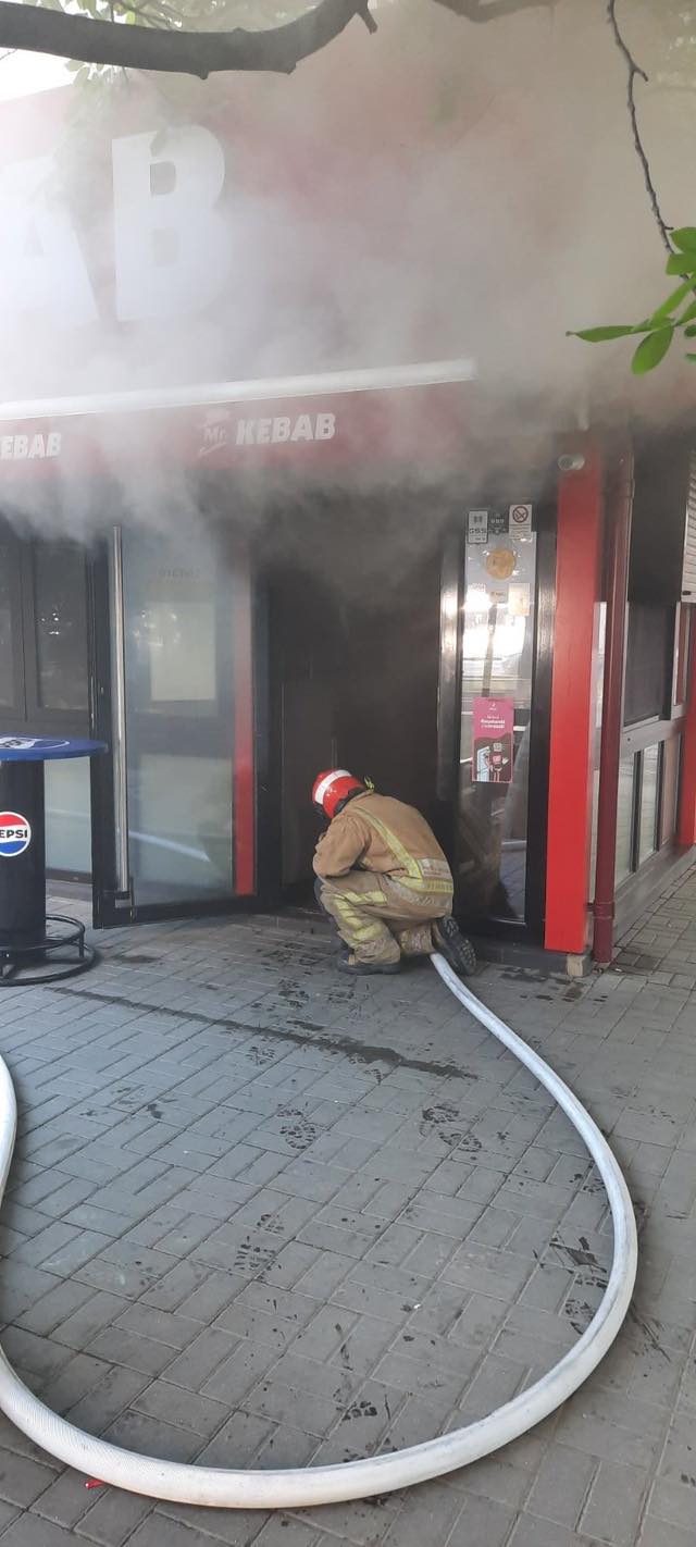 Un alt local din Chișinău a fost cuprins de flăcări (update)