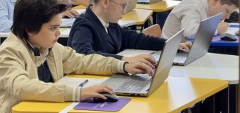 Elevii din 80 de instituții de învățământ din țară au susținut, astăzi, testul la matematică în format digital