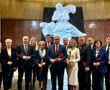 Delegația moldovenească a depus flori în Sala Memoriei și Durerii a Muzeului Victoriei din Moscova