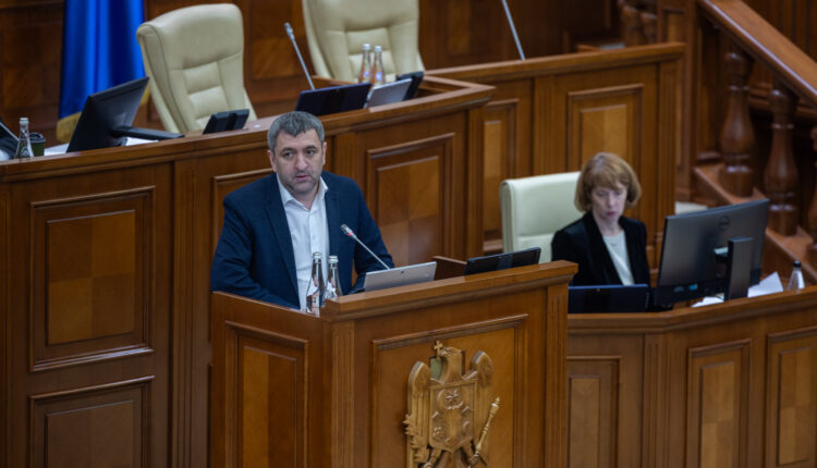 Republica Moldova va emite noi tipuri de pașapoarte, adaptate la standardele UE. Parlamentul a votat proiectul în lectura a doua