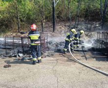 Incendiu pe teritoriul unei întreprinderi de pe strada Petricani nr.94 din municipiul Chișinău. Pompierii au reușit localizarea arderii!