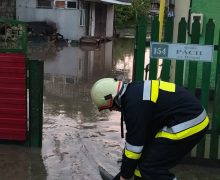 Salvatorii și pompierii au intervenit la lichidarea consecințelor ploii