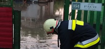 Salvatorii și pompierii au intervenit la lichidarea consecințelor ploii