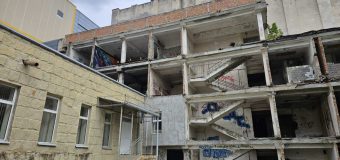 Ion Ștefăniță îndeamnă APP și MIDR la atitudine responsabilă: Clădirea din spatele „Artico” e locul perfect pentru cei care se droghează și boschetari