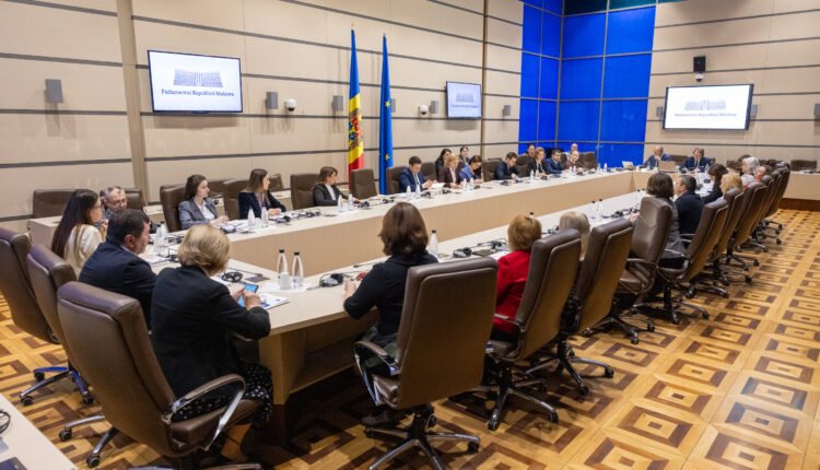 Seminar pentru funcționarii din Parlament: „Provocări în procesul negocierilor de aderare și rolul Parlamentului”