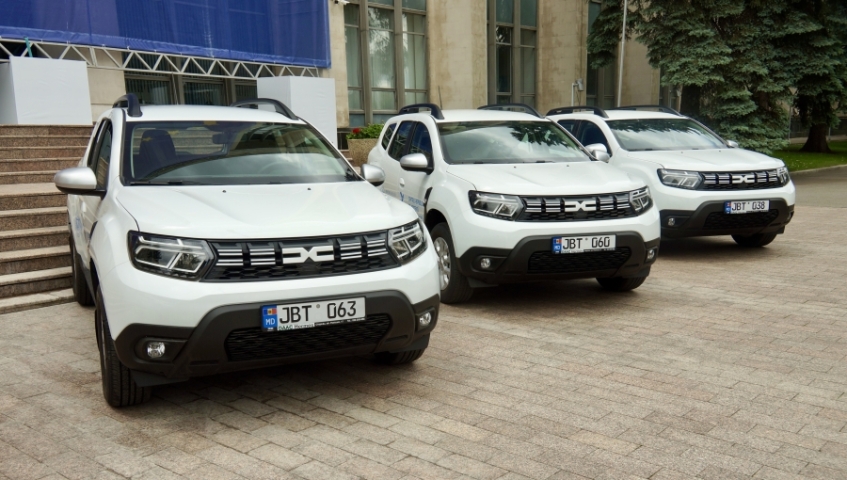 Un lot de șase automobile noi au fost distribuite pentru structurile teritoriale de asistență psihopedagogică