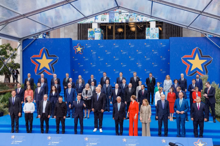 Maia Sandu a ajuns la Tirana, la Summitul Comunității Politice