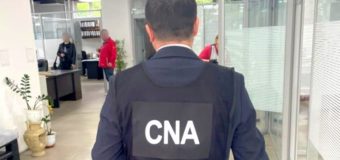 Percheziții în mai multe locații într-un dosar de corupere. Un vameș și un broker vamal au fost reținuți