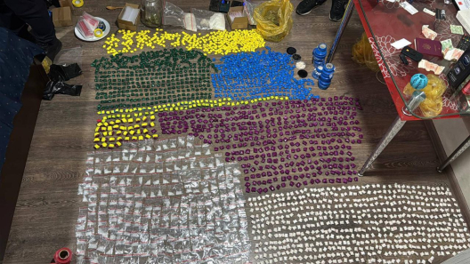 Droguri de peste 2,5 mln. lei depistate în urma unor percheziții. 3 persoane reținute