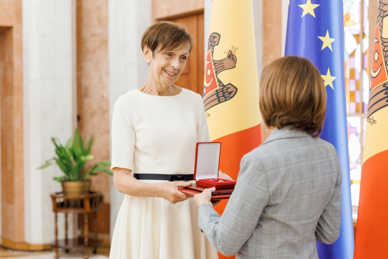 Maia Sandu a decorat cu Ordinul de Onoare trei ambasadori ai țărilor europene care își încheie mandatul în Republica Moldova