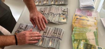 CNA face percheziții în capitală într-un dosar de corupere electorală.  Peste 1 mln. de lei ridicați de la persoane afiliate unei fundații din Rusia