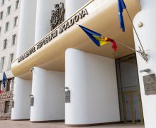 Zi de doliu național. Parlamentul a coborât drapelul în bernă