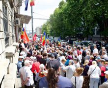 Socialiștii au protestat la CEC: „Jos Maia Sandu!” și „Jos PAS!”