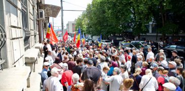 Socialiștii au protestat la CEC: „Jos Maia Sandu!” și „Jos PAS!”
