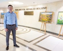 Expoziția „Ecouri cu tradiție” găzduită la Parlament