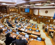 Bursele pentru beneficiarii de stagii plătite în serviciul public vor fi majorate. Proiectul, votat în prima lectură