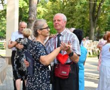 Sprijin financiar pentru cuplurile longevive și persoanele centenare din partea Primăriei Chișinău