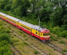 Până la finele anului curent, 21 din cele 71 de stații feroviare urmează a fi transformate în puncte feroviare de oprire