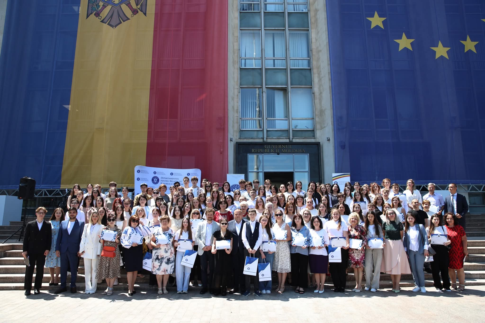 79 de elevi premiați pentru rezultatele obținute la olimpiadele republicane la Limba și literatura română și Istoria românilor și universală