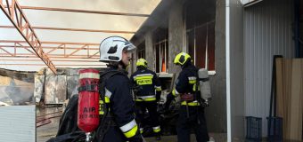 IGSU au lichidat un incendiu izbucnit într-un depozit din Chișinău