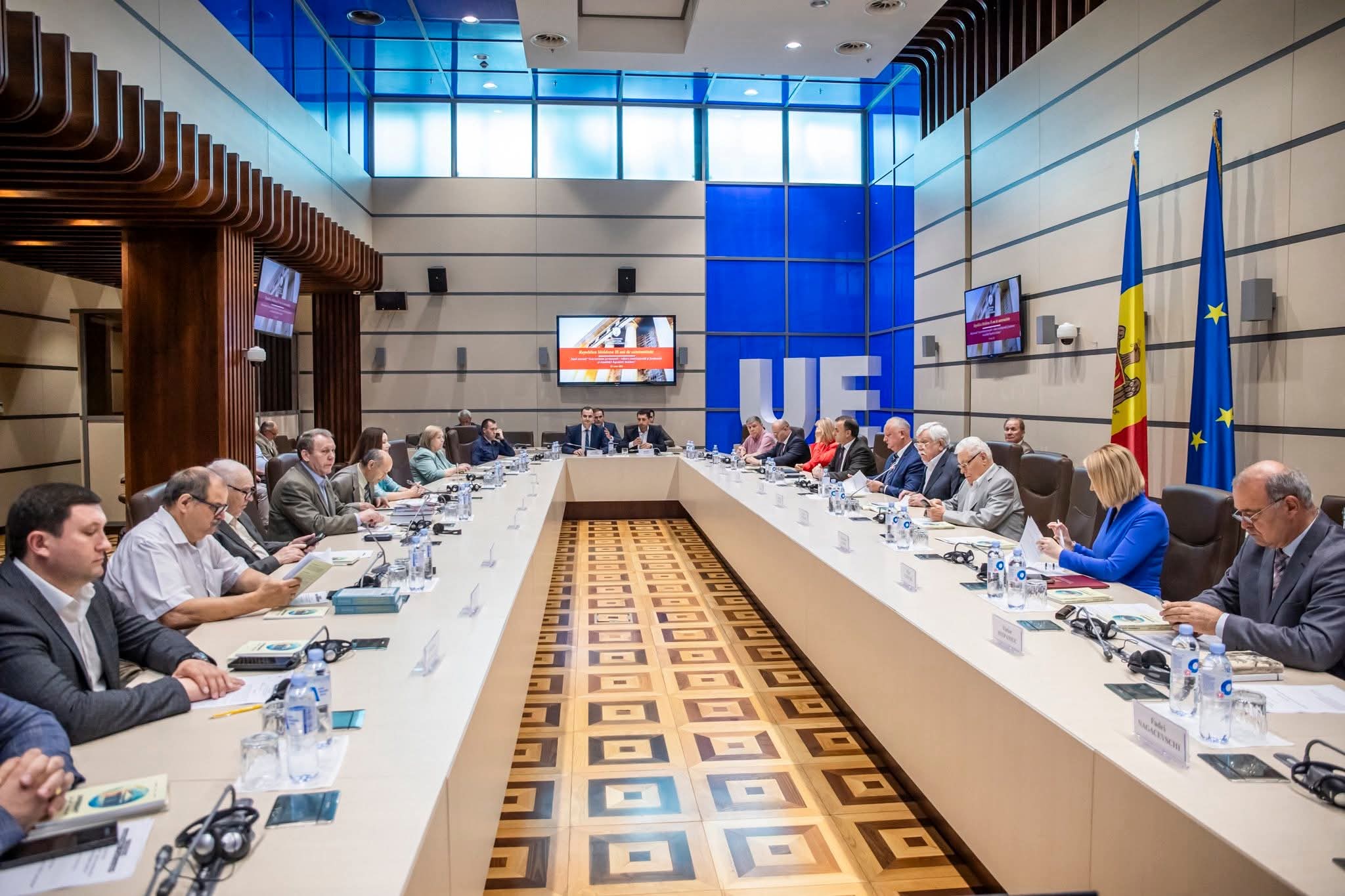 Masa rotundă pe subiectul suveranității. Igor Dodon: În ultimii ani, țara noastră a pierdut o parte esențială a suveranității sale