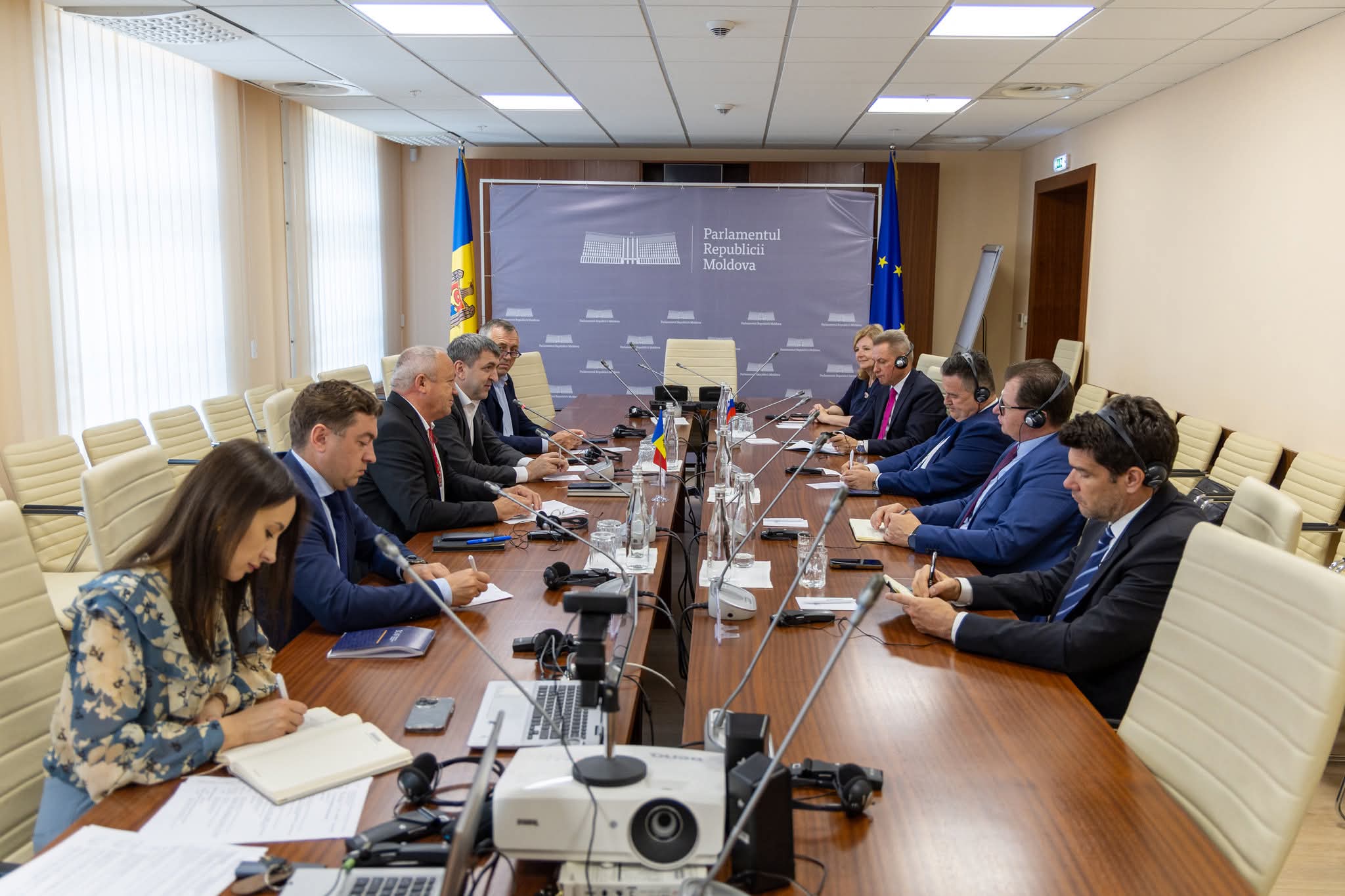 O delegație din Slovenia a avut discuții cu deputați din Parlamentul Republicii Moldova