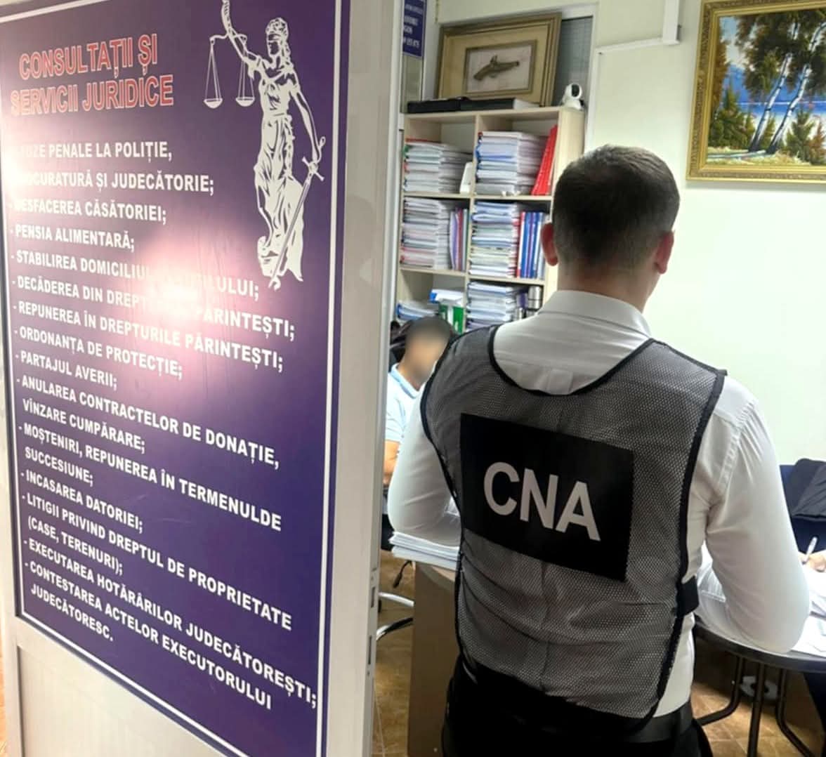 Avocat prins în flagrant de CNA și procurori cu o mită de 10 mii de euro