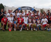 Trofee pentru cele două echipe câștigătoare ale Campionatului European de Rugby în 7 Trophy Series